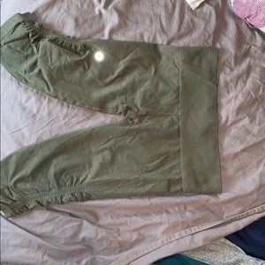 Size 8 lululemon crops